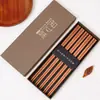 Palillos de madera para alitas de pollo, palillos de madera maciza en caja de regalo, palillos de sándalo rojo, palillos para vajilla sin pintar ni encerar, venta al por mayor personalizada con grabado