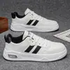 Zapatos de Hombre Primavera 2026 Nuevos Versátiles Blancos Tenis Casuales Estudiante Caña Baja Zapatos de Moda Deportivos Piel Blancos