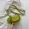 Bolso pequeño de temperamento personalizado para mujer 2022 verano nuevo diseño de nicho simple bolso bandolera portátil de axila tipo silla de montar
