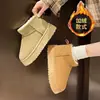 Botas de neve femininas, com sola grossa, inverno 2026, modernas e populares, forradas com fleece e espessadas, botas curtas, sapatos de algodão versáteis e quentes