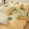 Juego de Cuatro Piezas de Cama de Terciopelo de Leche 2024 Nuevo Invierno Forrado de Felpa Sábanas de Cama Juego de Tres Piezas Ropa de Cama Terciopelo de Coral
