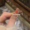 Anillo de Cruz de Perla de Lujo Ligero para Mujer Estilo Ins Temperamento Suave Súper Brillante Personalidad de Nicho Anillo para Dedo Índice Versátil Ajustable