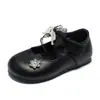 Sapatos Pequenos de Couro para Meninas 2026 Outono Novo Estilo Infantil Solado Macio Laço Sapatos de Princesa Menina Pequena Boca Rasa Pérola Sapatos Individuais