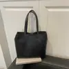 Nueva bolsa de mano grande para commuters transfronterizos para mujer, bolso de hombro casual de cuero suave, bolso simple estilo coreano para mamá