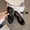 Versão em Couro~Sapatos de Couro Pequenos de Solado Grosso Estilo Britânico para Mulheres Sapatos de Salto Grosso Chunky Retrô Sapatos Slip-on Sapatos Preguiçosos Loafers Universitários