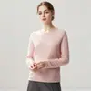 Suéter Feminino Outono e Inverno Malha Fina 12 Fios com Barra Rebatida, Caimento Solto, Gola Redonda, Mistura de Lã e Cashmere