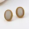 Brincos de Tarraxa Ovais Chanel-Inspired com Pedra Olho de Gato Perolada e Aro Trançado de Metal Detalhado, Design de Nicho, Elegância Vintage com Incrustação