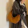 Bolsa de Veludo com Flocagem Feminina 2026 Novo Estilo Tendência Toque de Luxo Retrô Bolsa de Ombro Único Grande Capacidade para Trabalho Cruzada Bolsa de Chifre