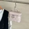Bolsa Pequena Acolchoada com Corrente Estilo Coreano Inspirada na Chanel Feminina de Alto Valor Versátil de Primavera Nova Moda Chique Bolsa Caixa de Mão