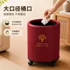 Cubo de basura cilíndrico texturizado con ruedas universales, móvil para uso doméstico en sala de estar, cocina, dormitorio, baño, cubo de basura de gran capacidad