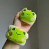 Pulsera para la muñeca para lavarse la cara de celebridad de Internet, Pulsera de rana de dibujos animados, Manga a prueba de humedad para mujer, Pulsera absorbente, Diadema de terciopelo francés, Venta al por mayor