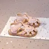 Sandálias para Bebê Menina 2024 Primavera e Verão Novas Bordadas Solado Macio Sandálias Estilo Chinês para Meninas Sapatos de Princesa para Meninas