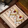 Pendientes vintage de gemas de colores, estilo cortesano antiguo, ligeros, elegantes, de alta gama, con contraste de colores.