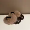 Mocassins de couro com sola macia, novo estilo inverno 2026, sapatos slip-on versáteis, forrados com fleece para aquecimento, sapatos single fofos