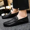 Mocasines para Hombre 2026 Nuevos Versátiles de Moda Casuales Otoño Delgados Slip-On Perezosos Zapatos de Piel para Hombre