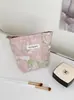 Nova Bolsa de Maquiagem Bordada com Flores Frescas Nova Bolsa Portátil de Grande Capacidade para Armazenamento de Cuidados com a Pele Bolsa de Higiene Pessoal para Viagem