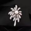 Diferentes fogos de artifício Broche de fogos de artifício Luz feminina Design de nicho de luxo Acessórios para casaco de alfinete de sentido de alta qualidade Corsage de alta qualidade