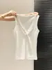 Regata Feminina Slim Fit com Gola Aberta e Botões 2026 Verão Temperamento Camada Interna Simples Camada Base Top com Alça Larga
