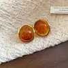 Pendientes de Botón Ovalados de Resina Aguja de Plata Estilo Retro Maillard Pendientes Exquisitos Lujo Ligero de Alta Gama Accesorios Versátiles para Pendientes Venta al por Mayor