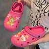Zapatos tipo Clog Modelo Nuevo 2026 para Mujer, Sandalias de Verano, Medias Pantuflas para Hombre, Zapatos Cerrados para Exteriores con Suela Suave, Playa, Dibujos Animados, Celebridad de Internet