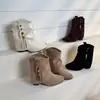 Temporada do Primeiro Encontro: Botas femininas pontudas casuais de outono/inverno com franja removível que aumentam a altura, sapatos femininos versáteis, sola macia, 2026