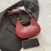 Bolso Retro Elegante de Axila para Mujer 2025 Primavera Nuevo Patrón Tejido Bolso Media Luna Moda Casual Hombro Mano