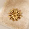 Broche Floral com um Toque Elegante e de Alto Padrão, Acessório de Luxo Leve, Design Floral Vintage, Pedido Experimental em Pequena Quantidade