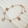 Estilo de Luxo Leve, Flores Rosas Doces e Delicadas, Pulseira Retrátil em Ouro Rosa com Zircônias Microcravejadas, Joia de Mão Elegante e Fashion para Mulheres