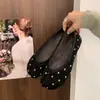 Sapatilhas baixas de bico separado com bolinhas estilo coreano 2026, sapatilhas de lã elegantes estilo coreano para mulheres