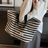 Bolsa de Ombro Casual de Lona Moda Grande Capacidade Estudante Feminina 2023 Nova Listrada Texturizada Bolsa Grande de Mão