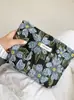 Bolsa de Cosméticos com Flores de Design Original Bolsa de Armazenamento para Skincare Bolsa de Lavar de Viagem Portátil Bolsa Clutch de Grande Capacidade