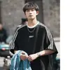 Camiseta blanca de manga corta a rayas para hombre, estilo retro americano de verano, tejido gofrado de alta costura moderno, top deportivo casual holgado
