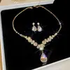 Aretes Cuadrados con Incrustaciones de Diamante y Collar Set de Dos Piezas, Moderno, Ligero, Collar de Lujo de Gama Alta, Exquisito Elegante y Versátil Set de Joyería