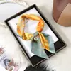 Bufanda Cuadrada de Moda Versátil Estilo Coreano Floral 70% Seda Artificial Pañuelo de Cuello Pañuelo de Cuello de Alto Grado con Puntos Venta al por Mayor