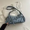 Bolso de moto retro de nicho para chica popular, nuevo modelo 2026 con hebilla de cinturón, bolso de hombro cruzado individual, bolso tote vintage de gran capacidad