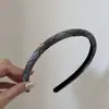 Faixa de Cabelo Xadrez Pequena com Etiqueta Dourada Estilo Coreano para Mulheres 2026 Nova Faixa de Cabelo Versátil com Presilha para Sair com Temperamento Doce e Gentil
