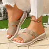 Verão 2026 Novas Chinelas Tamanho Grande Chinelas com Fivela de Couro Sandálias Femininas com Solado Grosso Plataforma Boca de Peixe