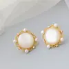 Pavilhão Nafu Joias de Prata Atacado Concha Branca Natural Pérola de Água Doce Brincos Banhados a Ouro Padrão de Renda Elegante Brincos de Prata 925