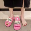 Chanclas con Letras Estilo Europeo y Americano Verano 2025 Sandalias de Playa para Mujer con Suela Gruesa y Velcro Estilo Feo-Bonito