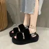 Pantuflas peludas de moda para mujer para otoño e invierno 2026 nuevo modelo, populares en línea moda pantuflas de algodón felpa con suela gruesa