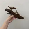 Primeiro Encontro com as Sandálias de Salto Anabela Trançadas de Camurça Bico Fino Estilo Francês, Novo Modelo Verão 2026 com Fivela Salto Alto Romano