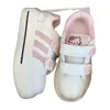 Tenis blancos para niña, nuevo estilo 2026, con diseño de Hello Kitty, cierre de velcro, estampado de huella de pata de gato, suela suave, material transpirable, puntera en forma de concha, franjas rosas y un diseño versátil