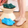 Botas de lluvia cortas de moda para las cuatro estaciones para mujer, zapatos de agua antideslizantes de caña baja, zapatos de goma cálidos sin algodón para lavar el coche y trabajar