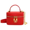 Este año, los bolsos de cadena con estampado de rombos son tendencia para las mujeres.. Aquí están los nuevos estilos 2026: bolsos mini, de hombro y cruzados, modernos y versátiles