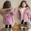 Casaco de Inverno para Meninas 2025 Novo Estiloso Infantil com Capuz de Lã Espesso Parka Jaqueta de Inverno para Bebês Meninas