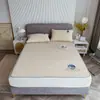Nuevo Juego de Tres Piezas de Mat de Látex de Seda Helada de Verano, Gorro de Cama Lavable, Esterilla de Cama de Verano, Colcha Estampada para el Hogar