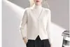 Chal rojo de alta gama con cuello en V, una prenda exterior elegante para mujer, perfecto para otoño, disponible en tallas grandes para cubrir el abdomen, con un diseño único de cuello en V