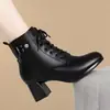 Botines de Tacón Grueso para Mujer Botas Martin de Caña Baja Estilo Británico Negro Nuevo Estilo 2026 Botas de Invierno con Forro de Terciopelo Tacón Medio Botas de Primavera/Otoño