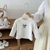 Conjunto de Otoño e Invierno para Niños: Chamarra linda de polar para bebé, Pantalones de mezclilla casuales, Conjunto de tres piezas para bebé