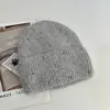 Gorro de Punto Grueso de Piel de Conejo Hecho a Mano con Perlas Incrustadas y Diamantes Invierno Exterior Cálido Moda Lujo Accesible Protección para los Oídos Gorro de Lana sin Costuras